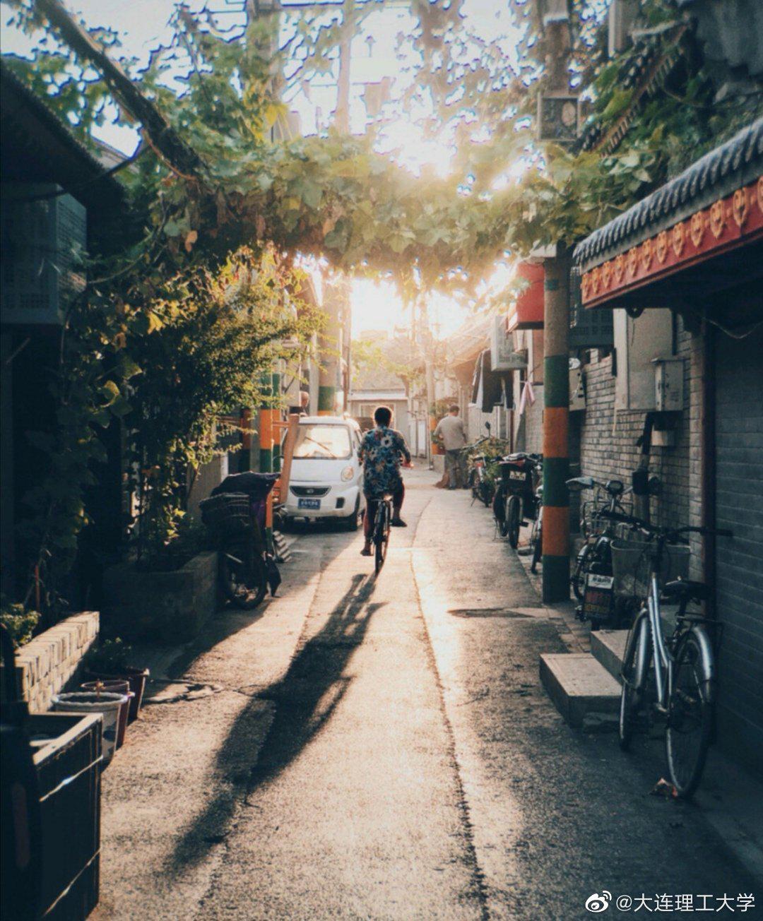 市井长巷聚拢来是烟火摊开来是人间