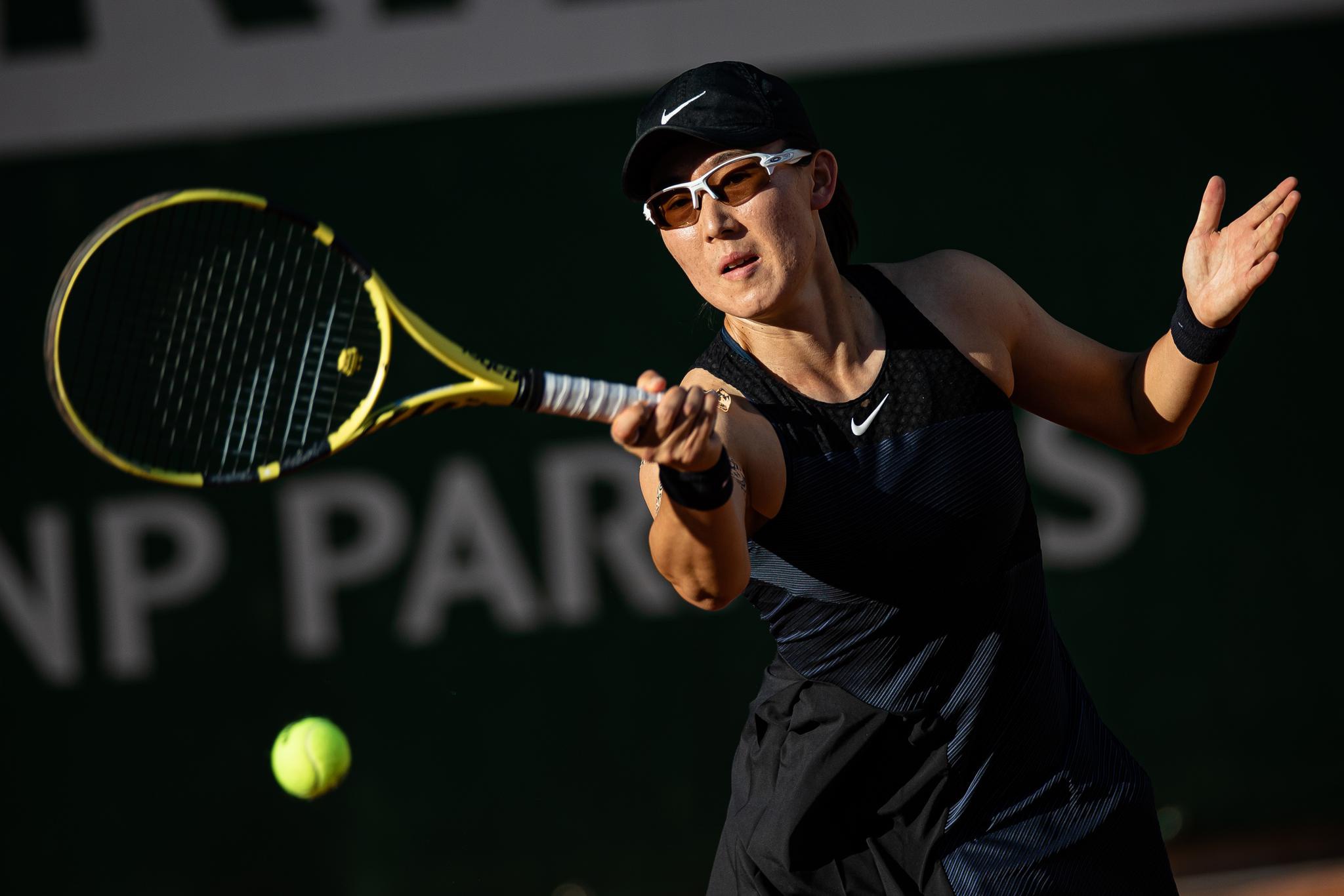 网球法网郑赛赛首轮晋级