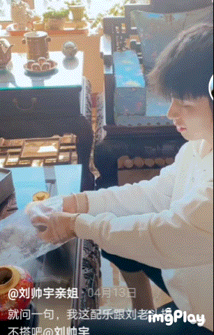 高级的接地气扑面而来.看他操着一口流利的东北话,把玩着4.