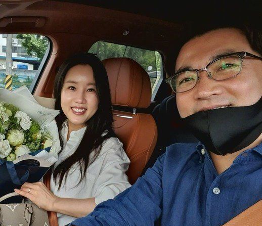 安在旭结婚6周年罕秀恩爱,小9岁妻子产后3月好富态,他身材爆肥