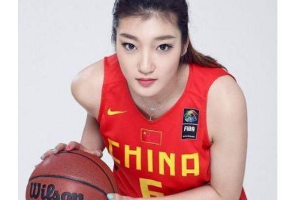 李梦被誉为女版勒布朗,拒绝WNBA巨款诱惑,坚持为国家效力|李梦|中国女篮|效力_新浪新闻