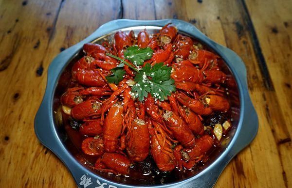 毛大锅乌鸦烧烤大排档--招牌菜小龙虾 一吃心醉的美食