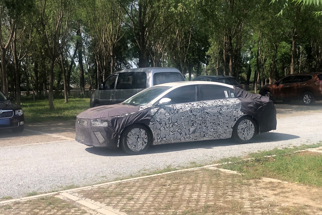 或采用全新家族式设计 疑似全新吉利帝豪gl谍照首曝