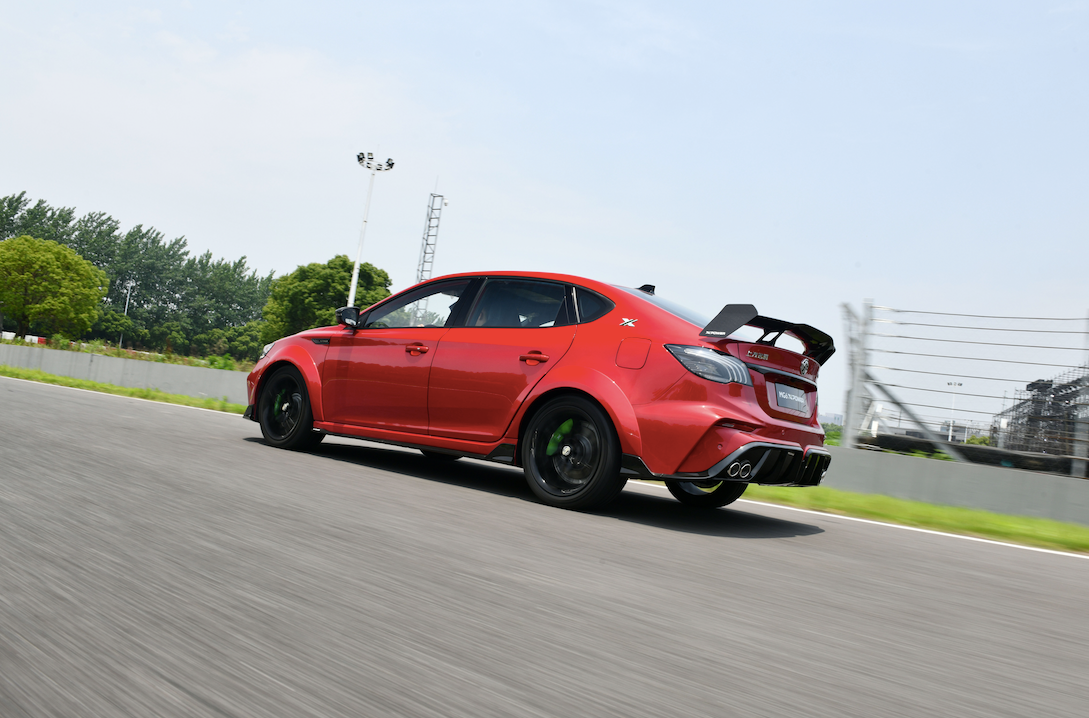 适合改装小白的第一台车 场地试驾官改车型mg6 xpower