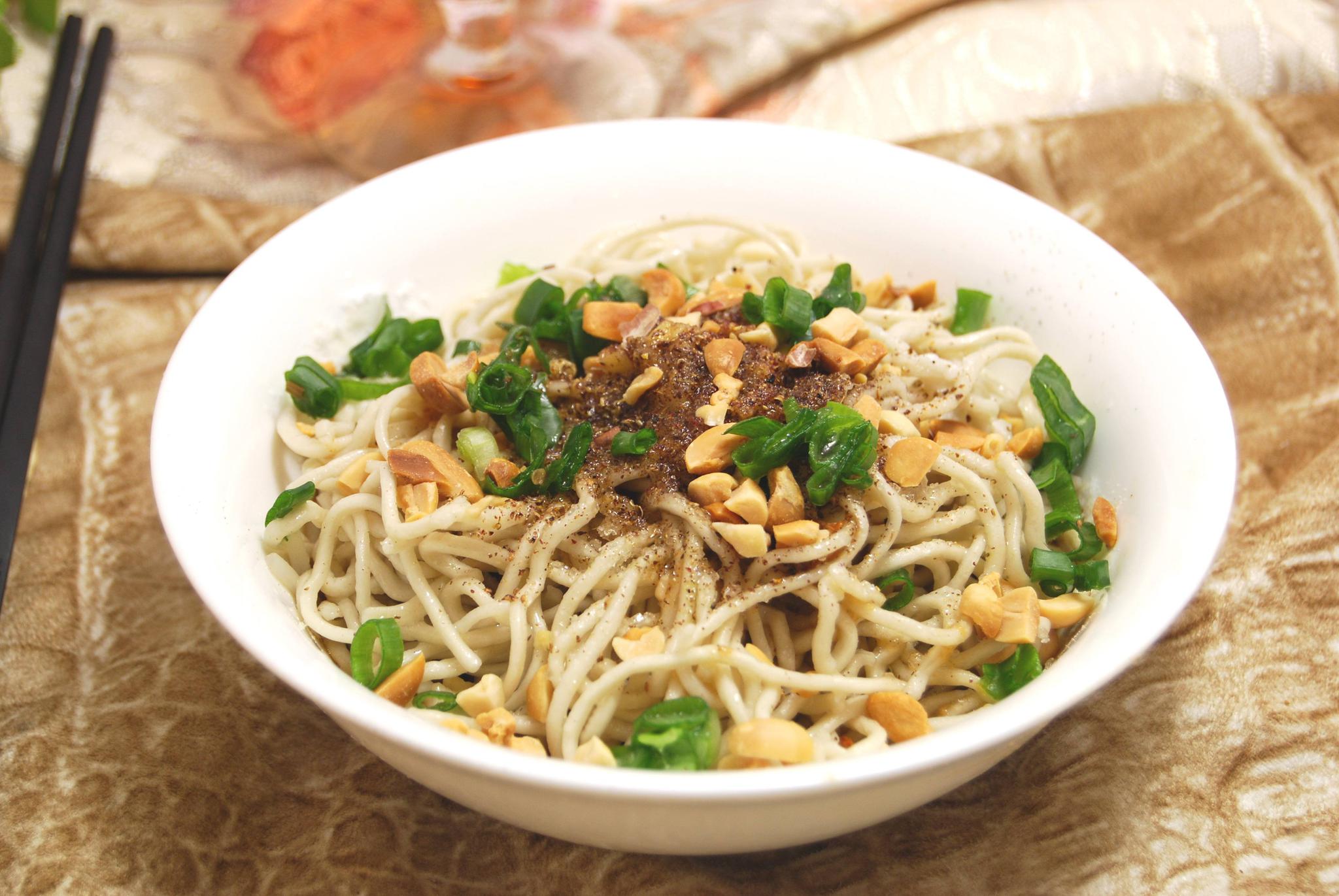 夏季懒人必备的美味凉面,简单易学又好吃,小孩子直喊不够吃|面条|凉面