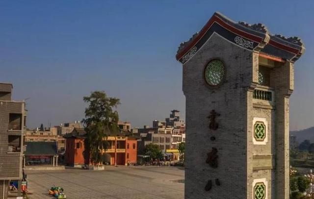 这是因为鞍山本来就有玉都这一称号,在古代的时候这里盛产好玉,所以也