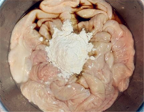 酒店大厨清洗猪大肠用白醋加它5分钟洗净大肠还香嫩