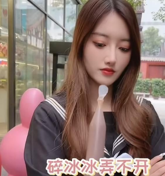 真就比心抄抄乐?林晚晚火了后炒闺蜜cp,配音都跟万小七一样