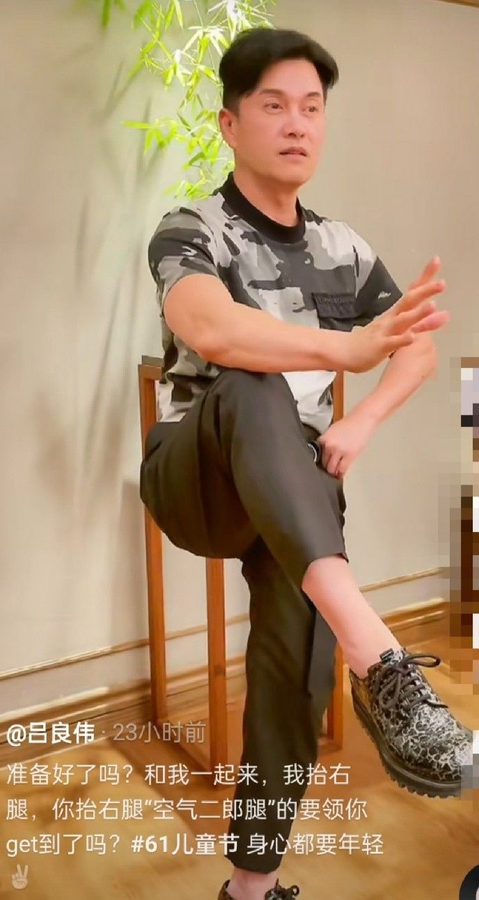 吕良伟挑战高难度健身动作,定在空中不会倒,身材健硕不像65岁