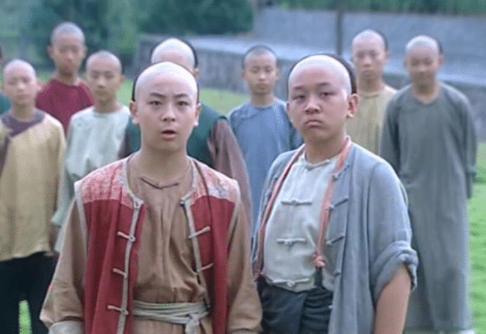 《少年黄飞鸿》这部电视剧在2002年播出,主演们都有释小龙,何中华
