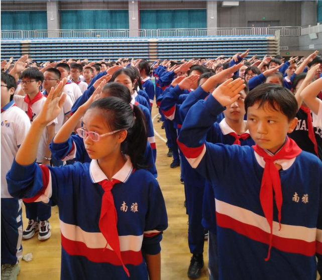 迈入青春门共逐少年梦南雅中学红领巾心向党主题队日活动