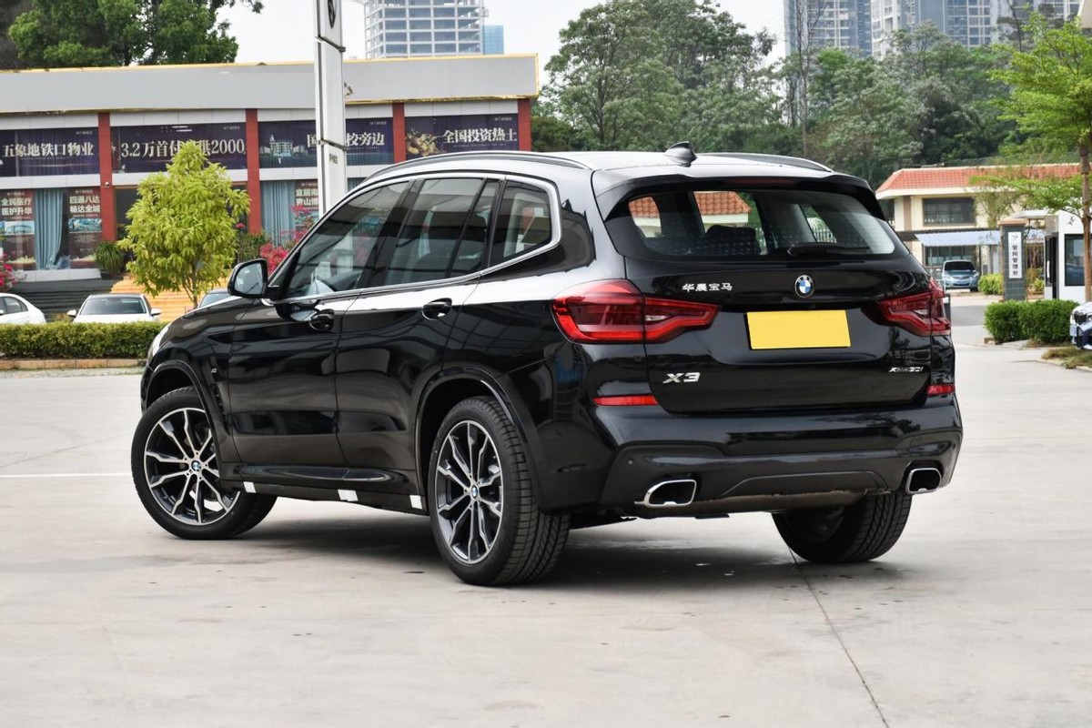 国产车到底有多厚道?顶配宝马x3对比理想one,动力空间稍逊一筹