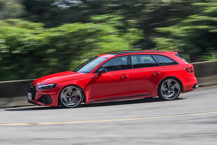 改款后首测暴力旅行车魅力如何试驾奥迪rs4