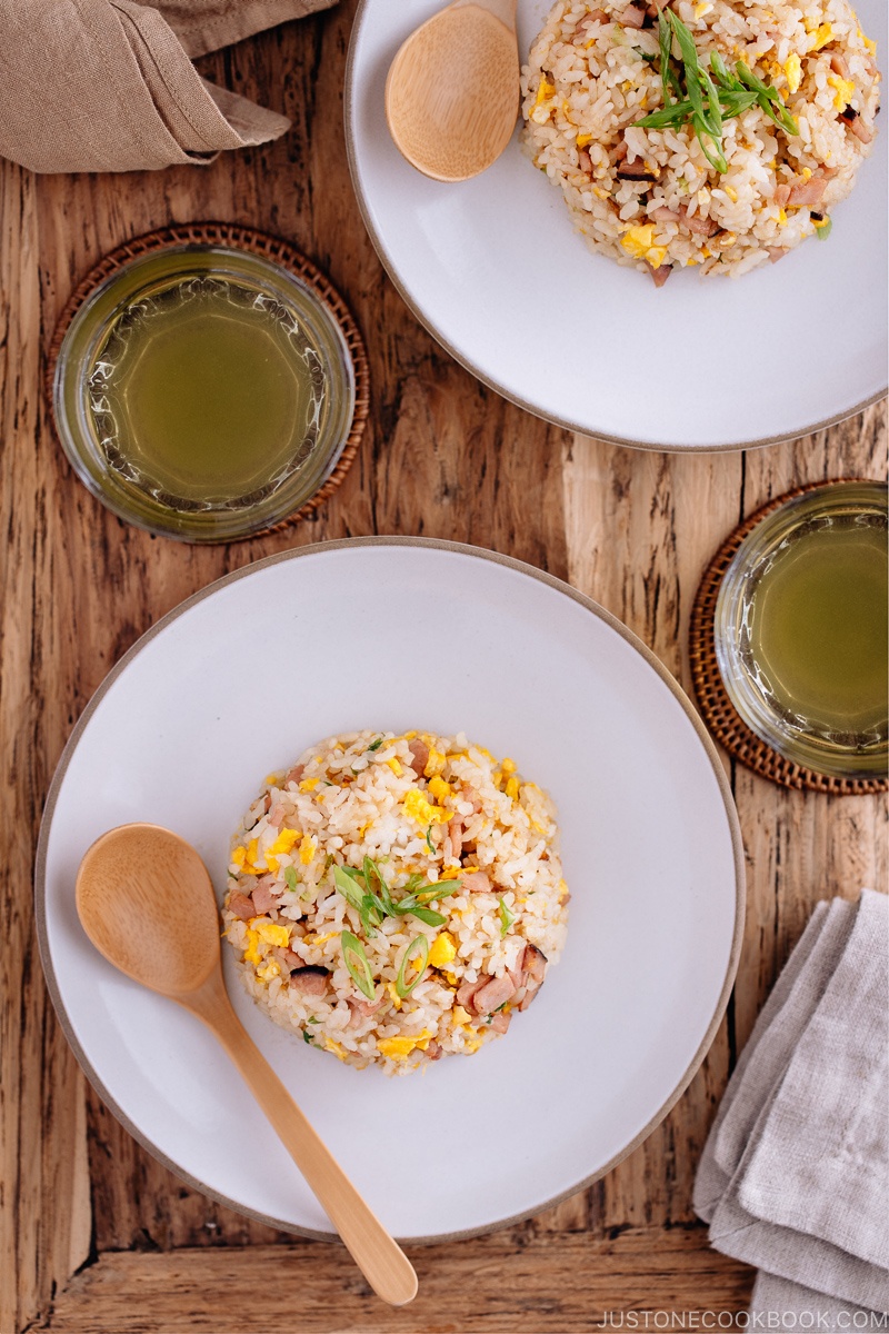 经典日式炒饭掌握这3个小技巧你也能轻松做出美味的蛋炒饭