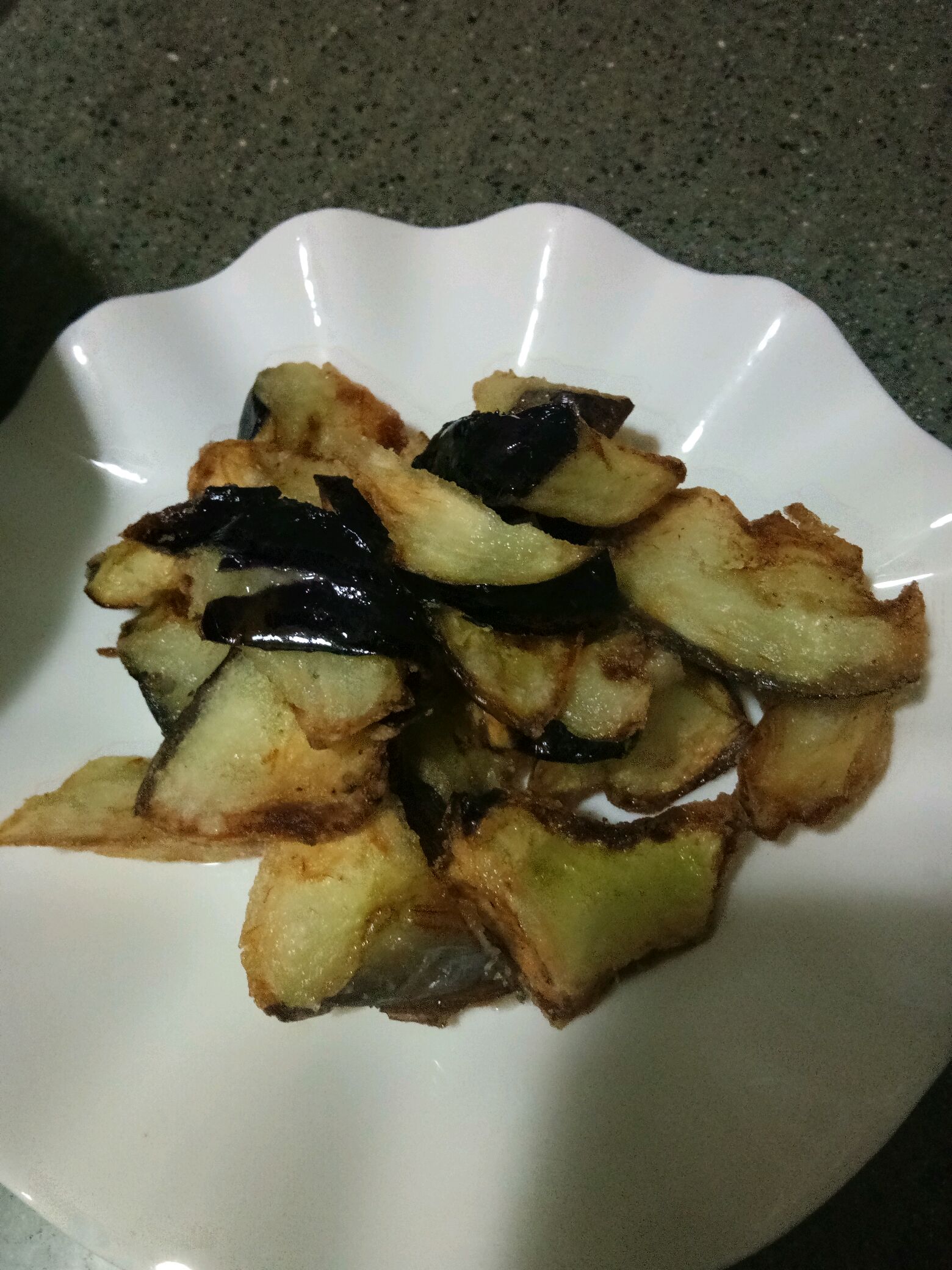 关于烧茄子用淀粉还是面粉的信息