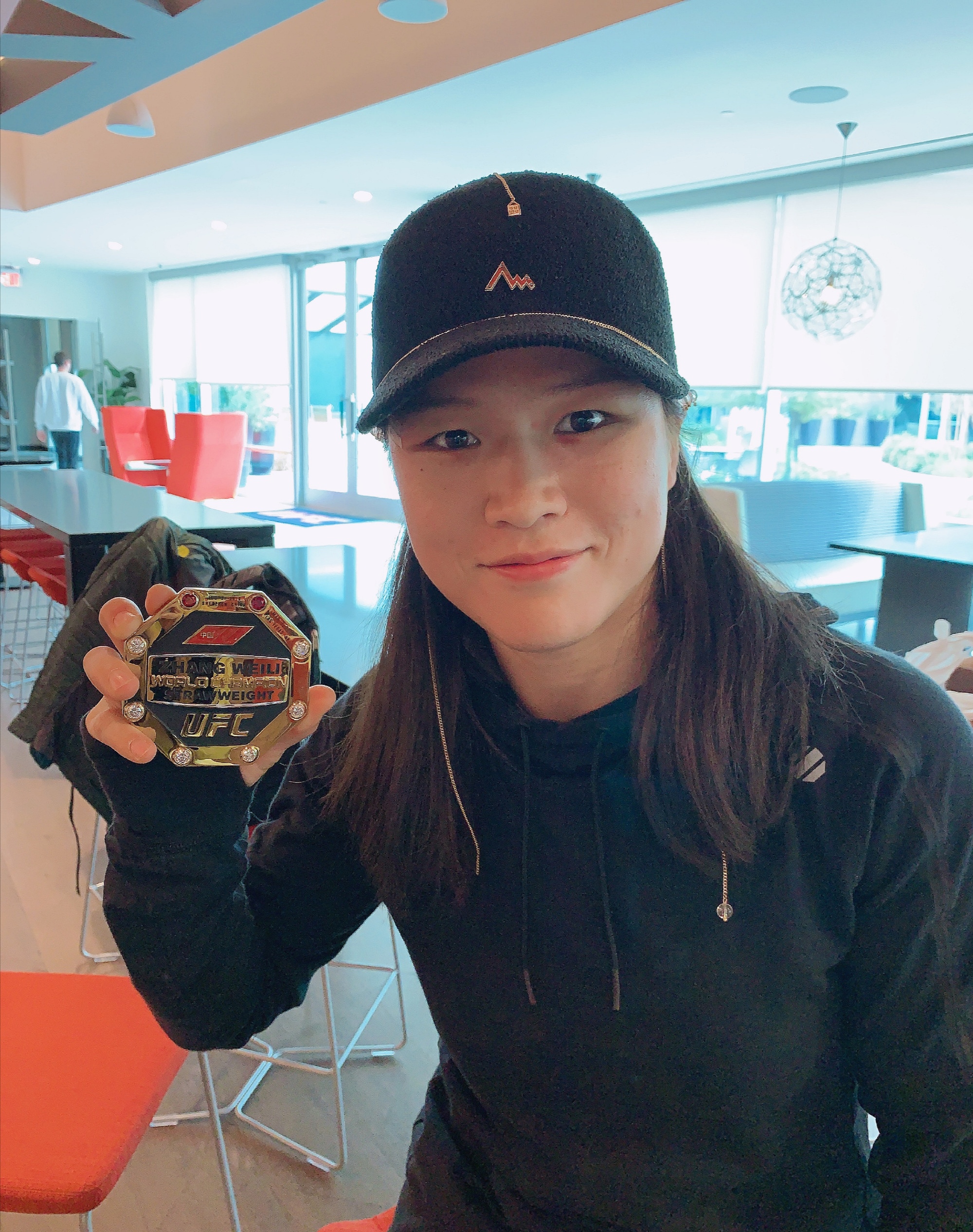 张伟丽到底多有魅力张伟丽的女人直言我爱她梦到她两次了