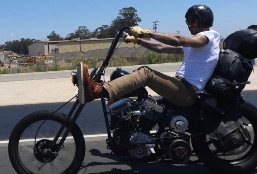 贝克汉姆骑霸气机车,背影太帅了!快50岁还这么热血,不老男神|贝克汉姆