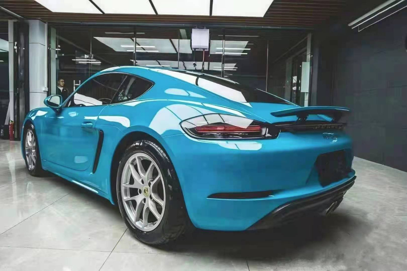 膜呗改色案例:保时67捷718全车换色迈阿密蓝 有种到了大海的感觉