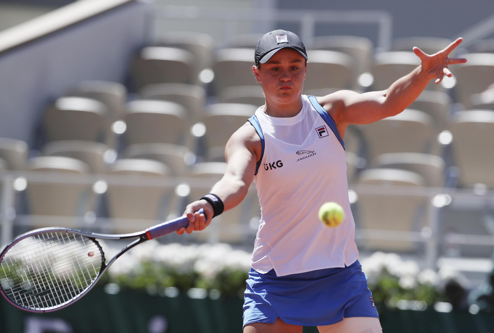 网球——法网:巴蒂首轮晋级