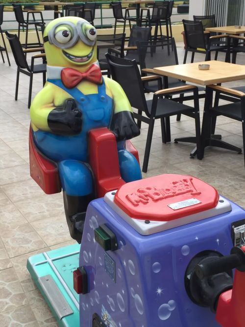 童年的摇摇车，随记忆一直晃到现在休闲区蓝鸢梦想 - Www.slyday.coM