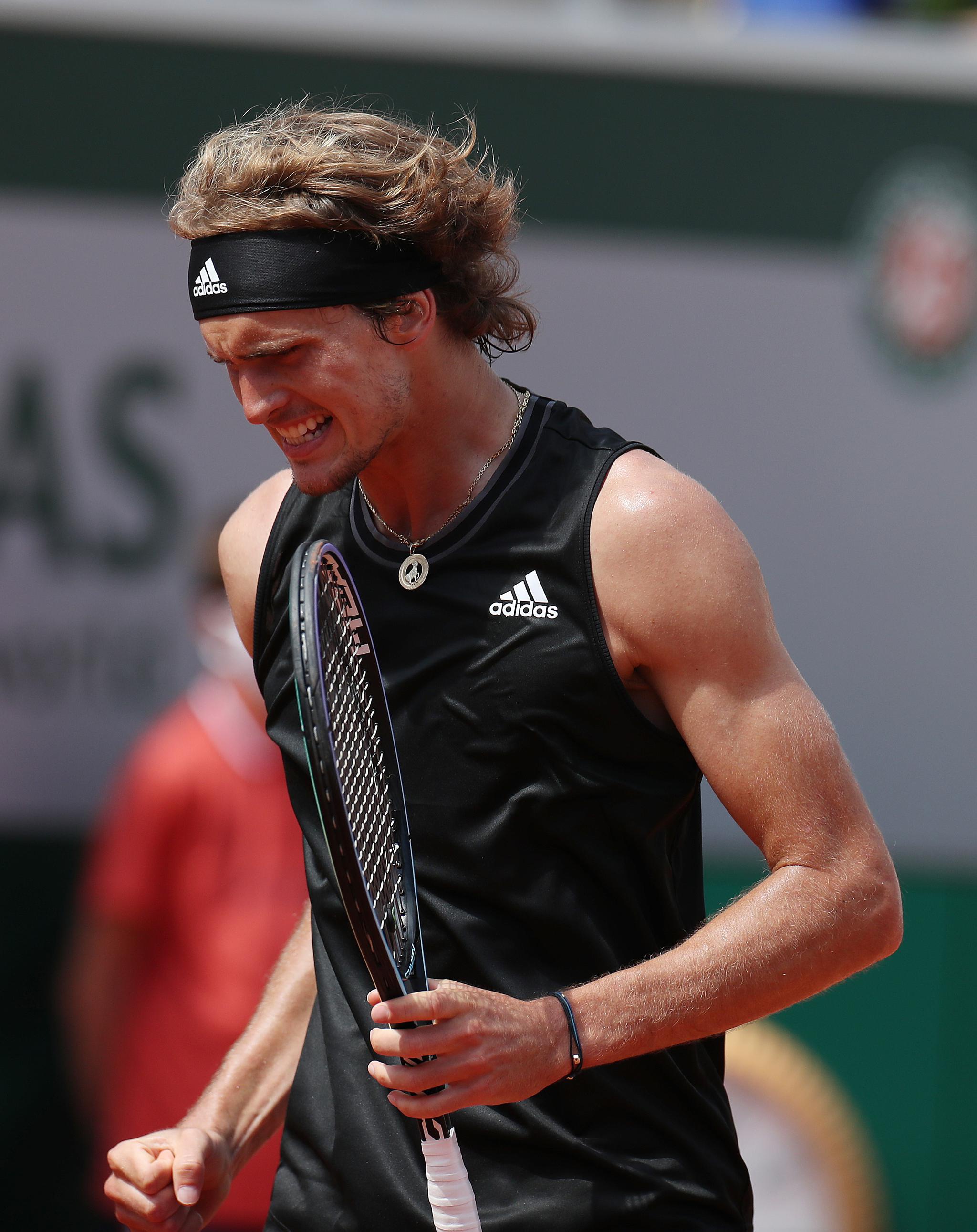 网球法网兹维列夫晋级第三轮