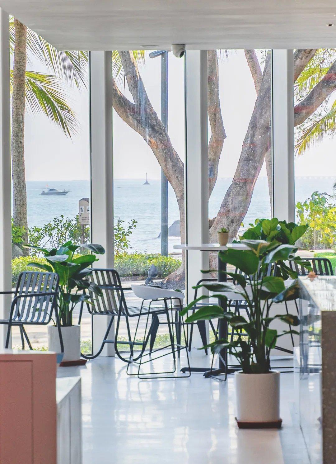 在三亚遇见最浪漫的海边书店