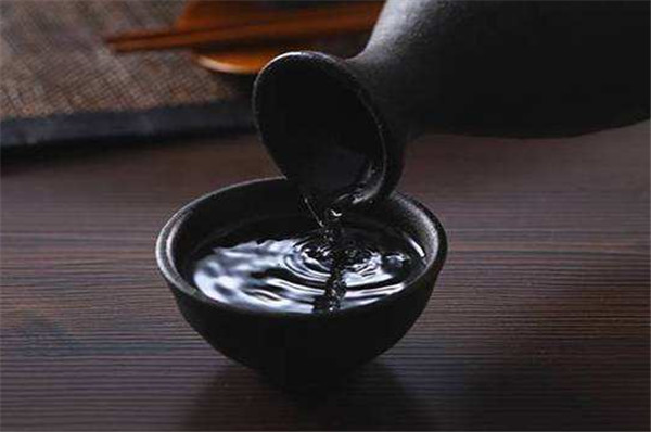 中国“最烈”的白酒，东北“烧刀子”你了解多少？打猎前都要喝！