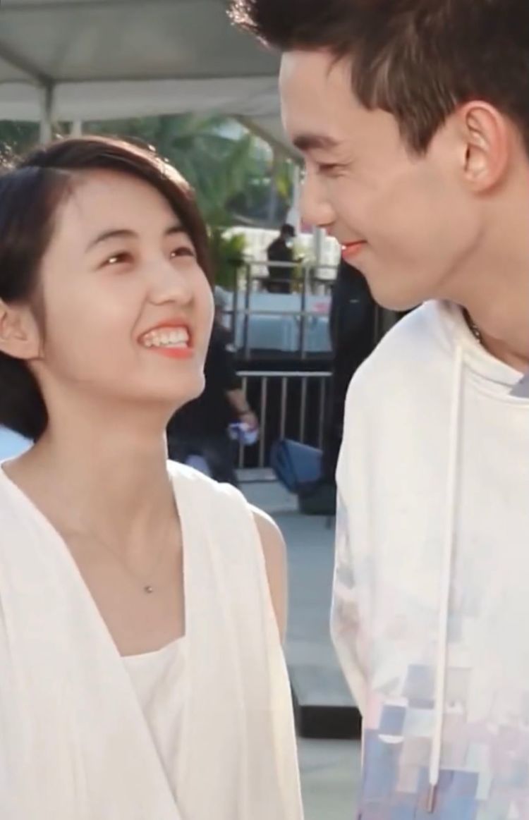 张子枫跟吴磊甜蜜对视太好磕了青梅竹马cp不会成真了吧