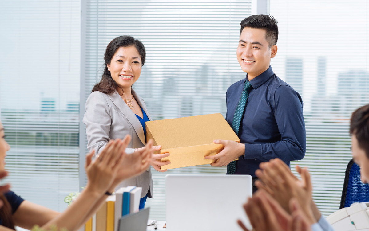 人脉是靠送礼出来的想要结交好的人脉弄懂节很重要