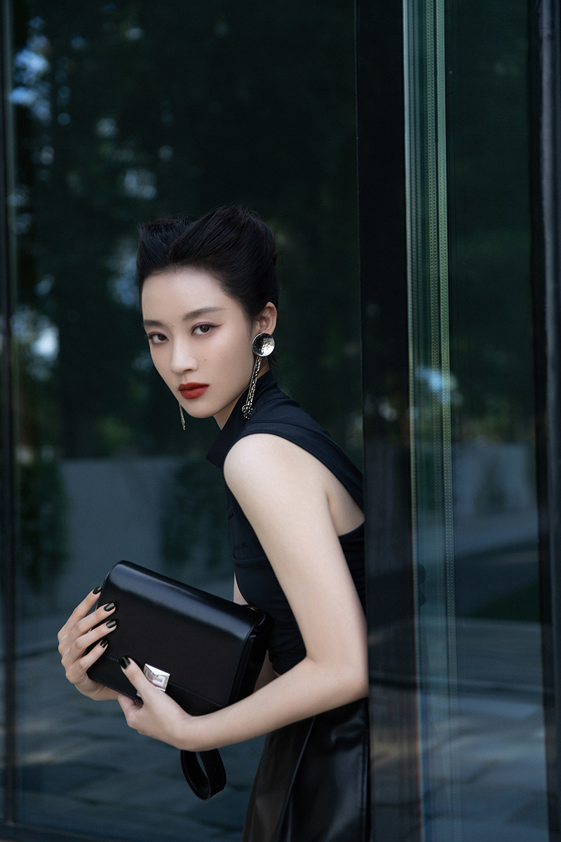 孙佳雨猫耳发型优雅迷人展现摩登新风尚