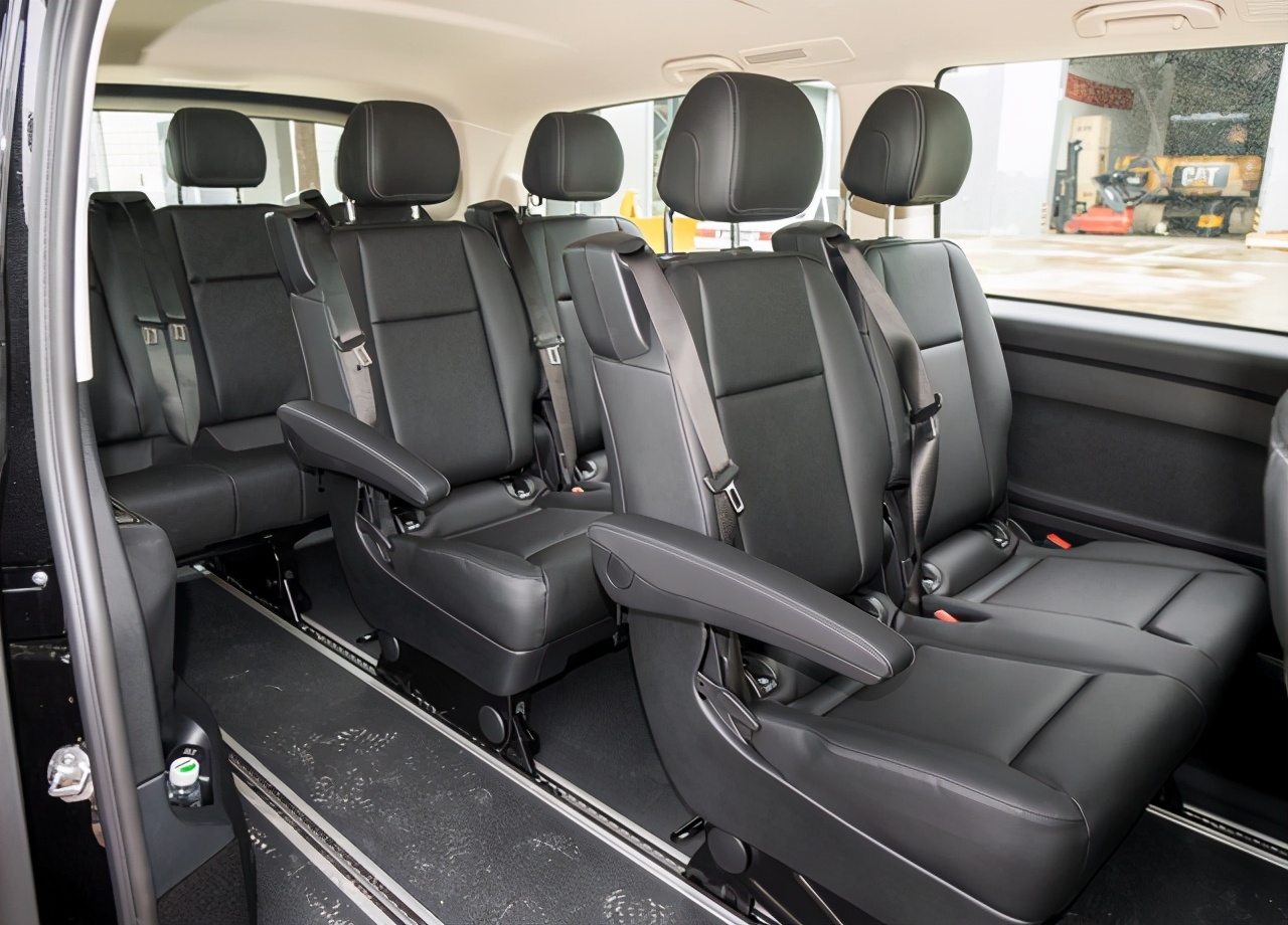 早上在武汉中部战区总医院汉口分院座车司机不到指定接客叫我取消，但扣了我4块钱，合理吗\？