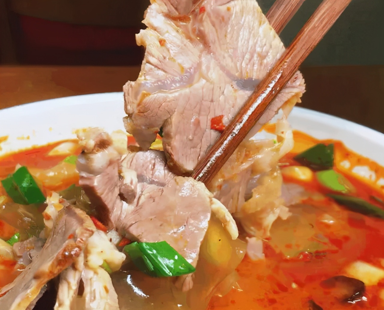 味道醇厚烩羊肉才是芝麻焦盖烧饼的黄金搭档对于登封当地人来说no