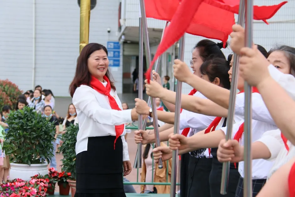红船起航逐梦未来记灵龙小学新队员六一入队仪式