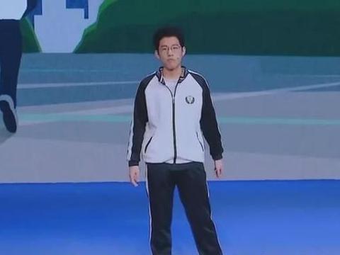 张锡锋11分钟演讲,台下父母泪流满面:用力的人生,无力的父母|张锡峰|高考|高考生|穷人|农村_新浪新闻