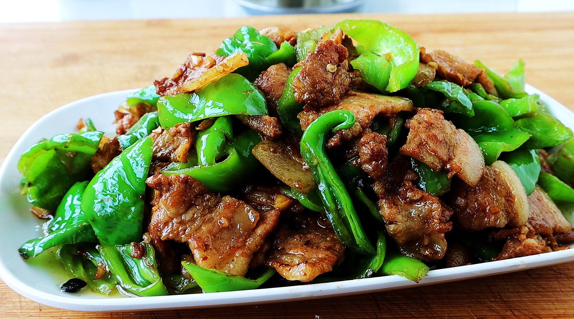 辣椒炒肉,味道香辣过瘾,肉片嫩滑爽口不油腻,做法简单快速