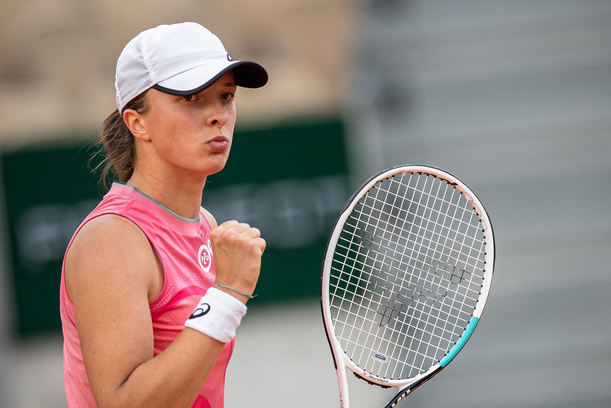 网球法网斯维亚特克晋级第三轮