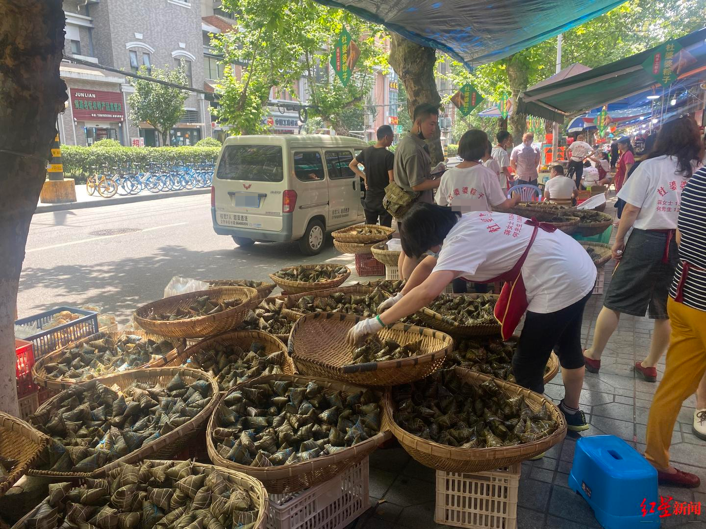 打探成都"粽子一条街":今年有什么新口味?价格如何?