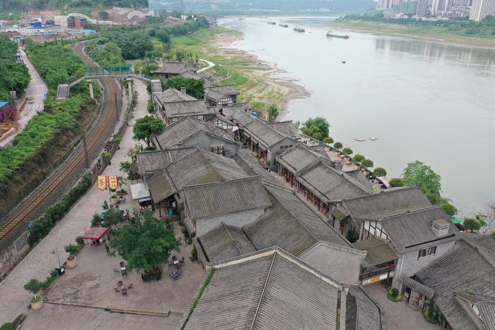 这是6月5日拍摄的义渡古镇(无人机照片).新华社记者 唐奕 摄