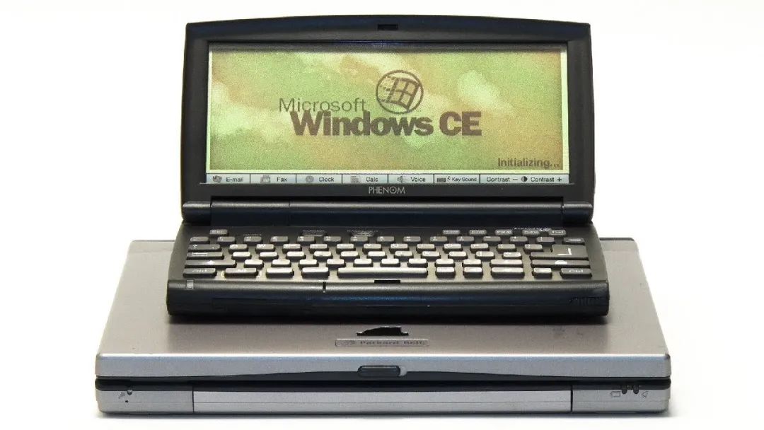 它跟同时代windows 95,98的区别嘛,就是能应用在性能非常有限的设备上