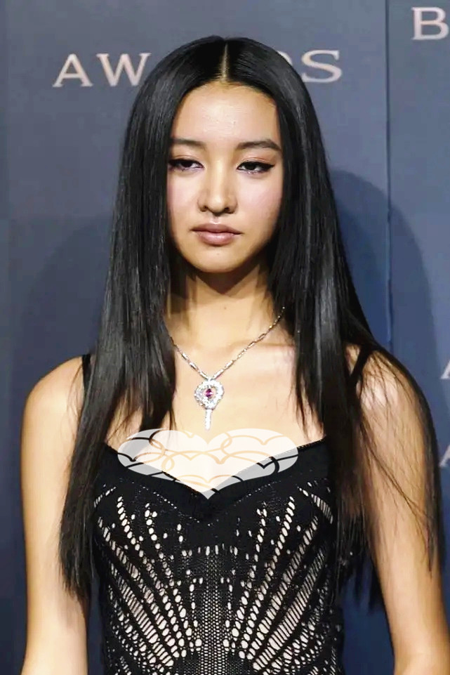 星二代木村光希初露锋芒穿黑色吊带好酷飒日本模特界红人