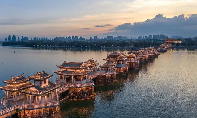 广东这座桥,被誉为“世界第一座启闭式浮桥”,和赵州桥齐名