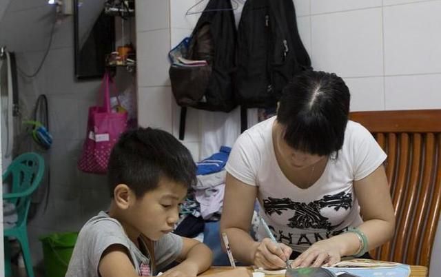 这位爸爸神操作,引得无数网友直呼:机智如你|作业|幼儿园|家长_新浪