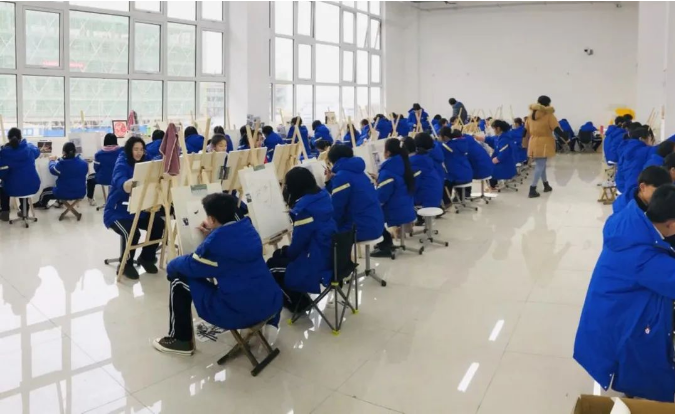 南阳市第六完全学校高级中学:追光吧,体艺生!