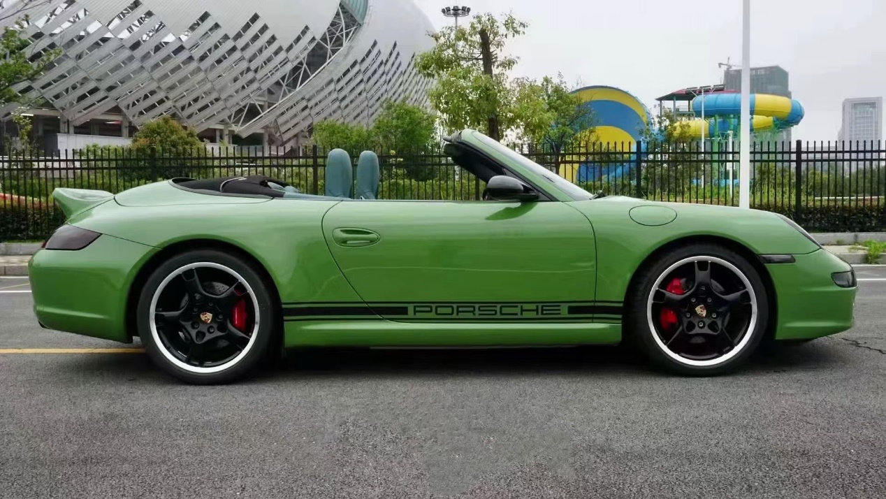 膜呗改色案例:保时捷911换色橄榄绿 典雅气质按不住了