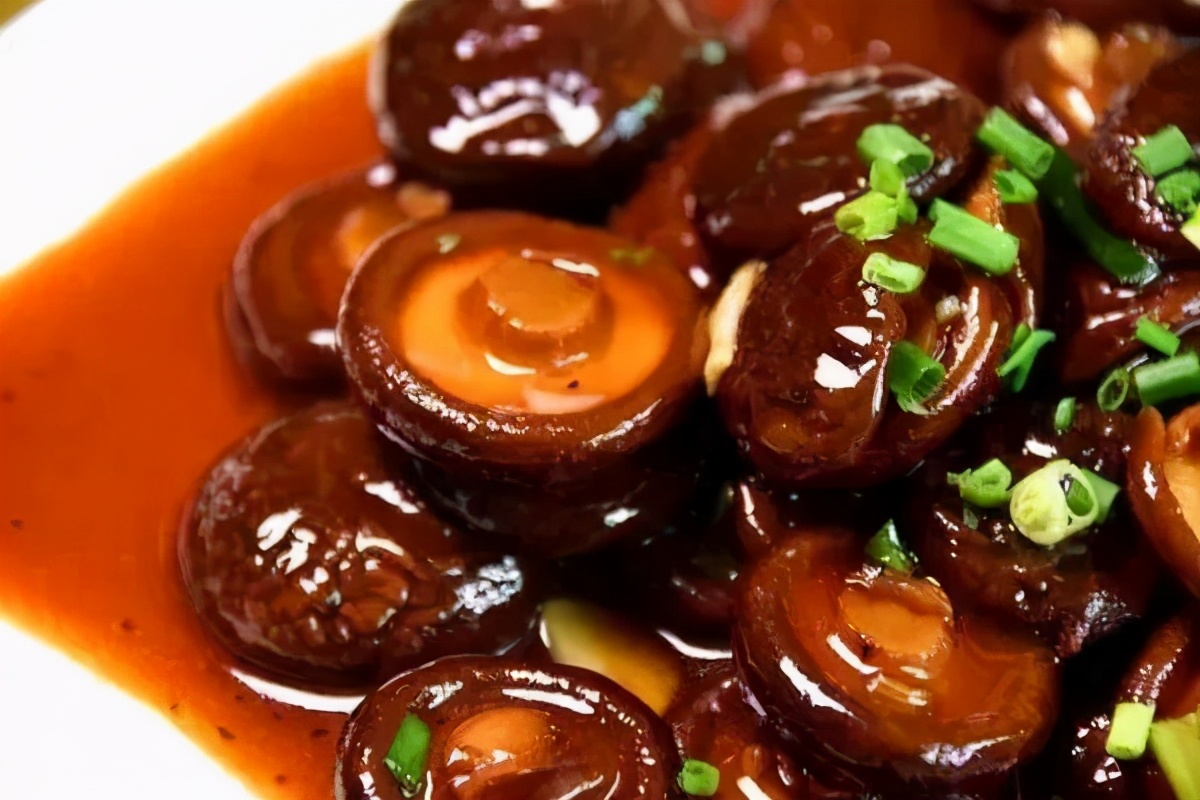 超下饭家常菜,油焖香菇,尖椒熘肥肠,油亮有食欲