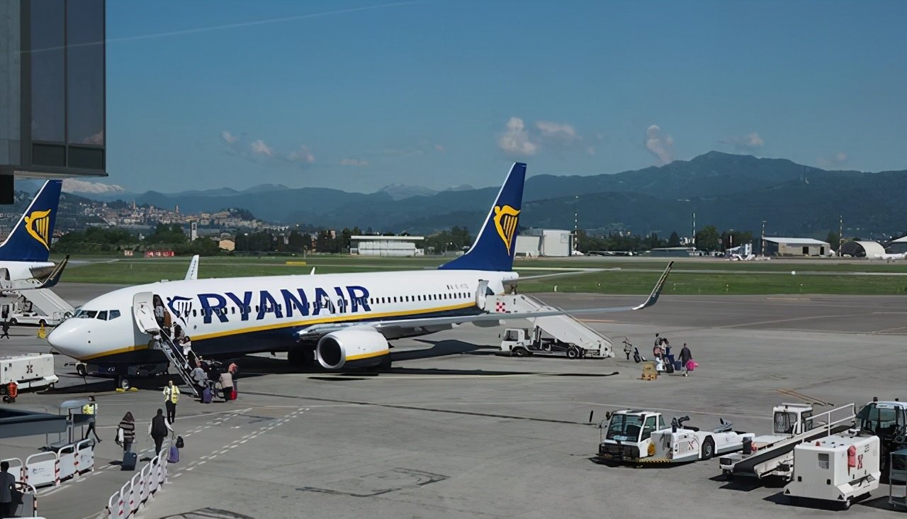 强迫欧盟客机降落在明斯克机场,客机刚落地,早有准备的白俄罗斯人员