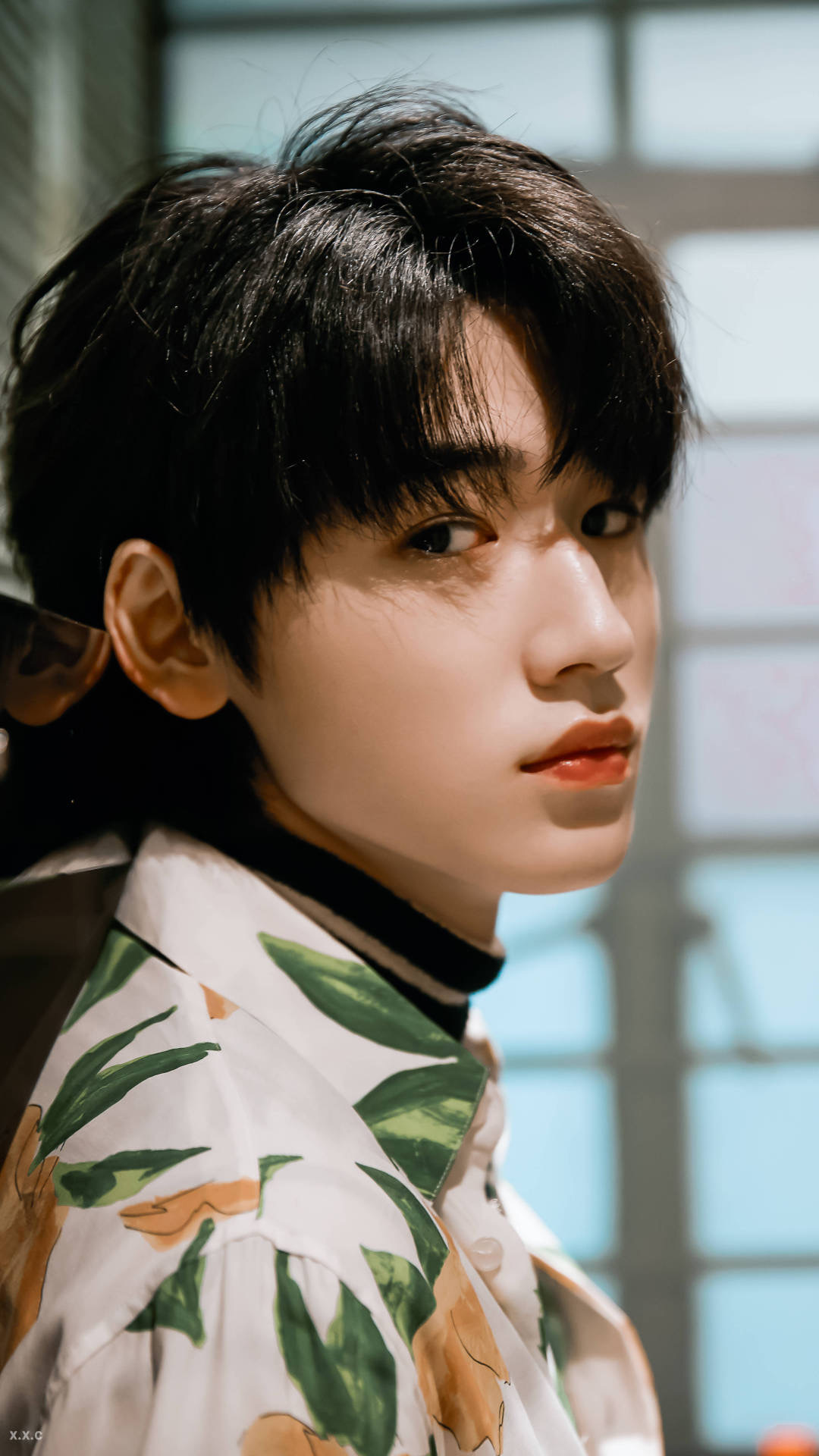 宋亚轩古装被指撞脸王俊凯时代峰峻审美绝你觉得两位偶像像吗