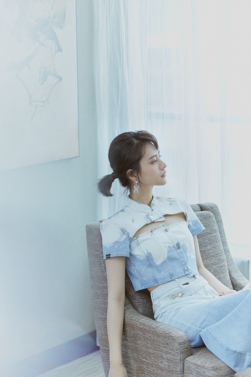 姜珮瑶甜飒牛仔装亮相热带往事首映礼与彭于晏相互取暖