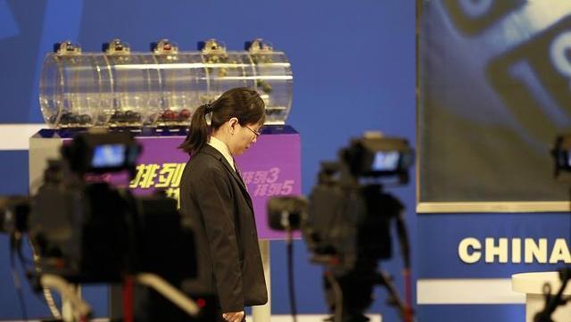 彩票机选和自选中奖概率一样？为何老彩民钟爱前者？答案来了休闲区蓝鸢梦想 - Www.slyday.coM