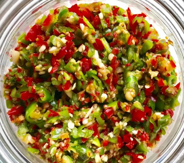 自制的剁辣椒酱,酸刀豆,腌莴笋,拌饭拌面神器,又香又辣特下饭